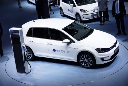 auto elektromobil Volkswagen e-Gold autosalon Frankfurt 2013