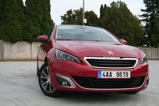 auto peugeot 308 sw puretech bluehdi test auta