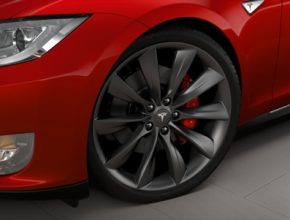 auto Tesla Model S elektromobil dual motors