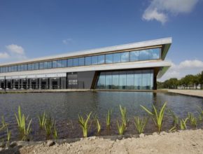 auto Tesla Tilburg Nizozemsko centrum