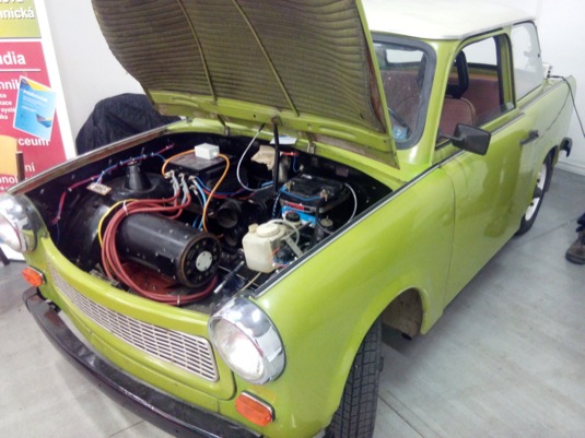 auto elektrický Trabant elektromobil auto VOŠ a SPŠE Plzeň