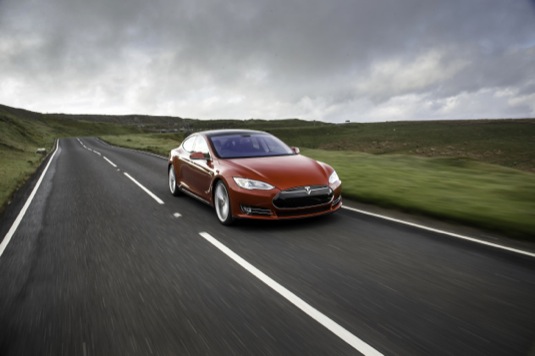 auto elektromobil Tesla Model S Wales elektroauto