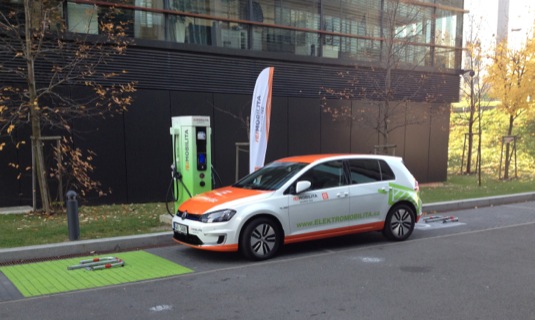 auto elektromobil Volkswagen e-Golf ČEZ rychlo-dobíjecí stanice Duhová