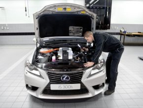 auto Toyota Lexus IS 300h baterie hybridního pohonu