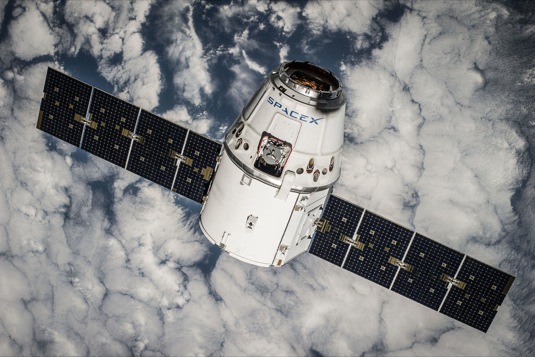 auto SpaceX vesmírný modul Dragon