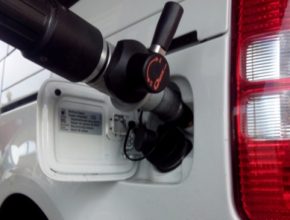 auto stlačený zemní plyn CNG plnící stanice plnění