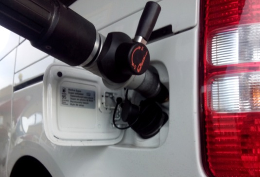 auto stlačený zemní plyn CNG plnící stanice plnění