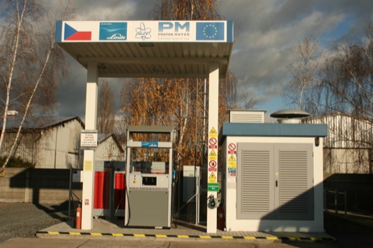 Jediná vodíková čerpací stanice v České republice v Neratovicích v areálu chemického podniku Spolana