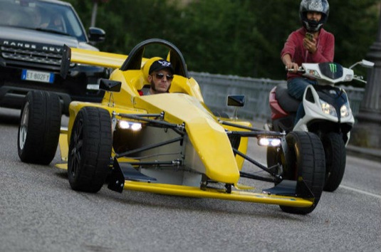auto Egoista elektrická formule Itálie Kickstarter