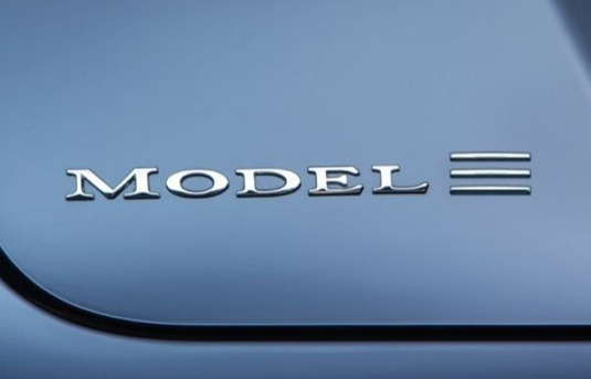 auto elektromobil tesla model 3