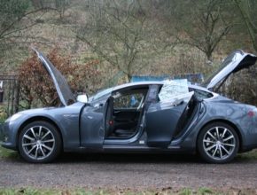 auto test elektromobilu Tesla Model S P85+