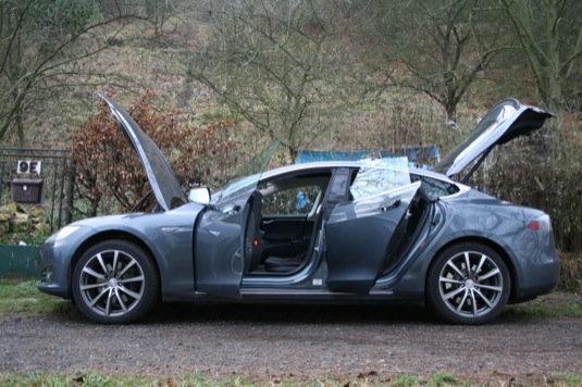 auto test elektromobilu Tesla Model S P85+