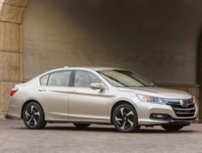 auto Honda Accord plug-in hybrid auto elektromobily autosalon Detroit 2018