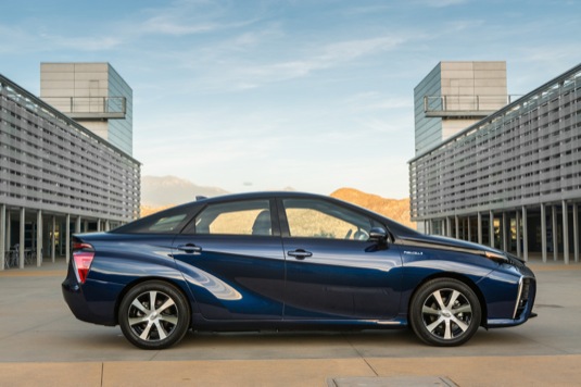 Toyota Mirai auto na vodík