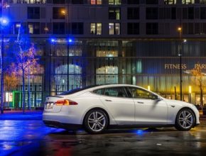 auto Tesla Model S elektromobil auto