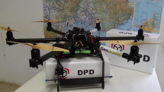 auto bezpilotní létající dron GeoPost GeoDrone francouzská pošta La Poste