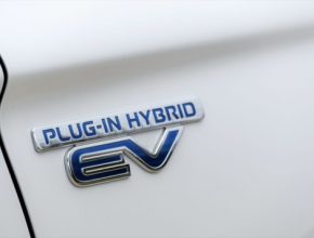 auto Mitsubishi Outlander plug-in hybrid