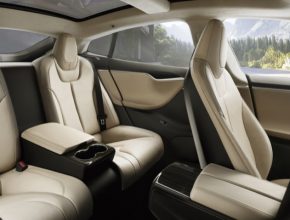 auto Tesla Model S zadní sedačky xecutive