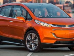 auto koncept elektromobilu Chevrolet Bolt autosalon Detroit 2015