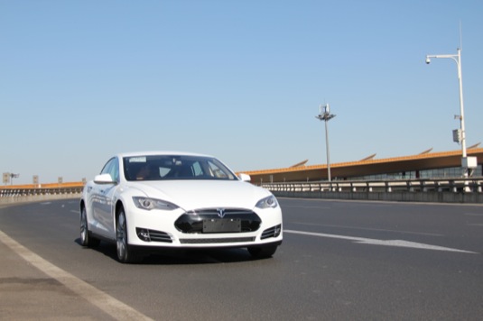 auto Tesla Model S elektromobil auto prodeje Čína