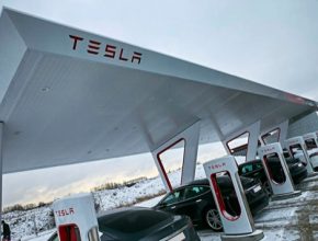 auto elektromobily Tesla Model S rychlo-dobíjecí stanice Supercharger Koge Kodaň Dánsko