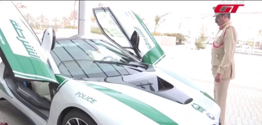 auto Dubajská policie jezdí v BMW i8