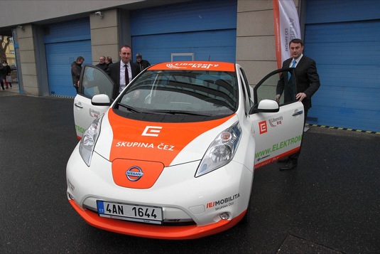 auto Nissan Leaf elektromobil elektroauto