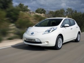 Nissan Leaf, elektromobil vyráběný přímo v Británii, je mezi nově nakoupenými vozy