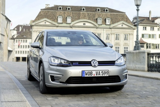 auto Volkswagen Golf GTE plug-in hybrid elektroauto