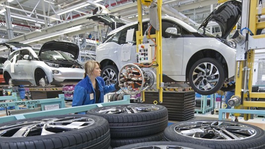 Výroba elektromobilu BMW i3 v továrně v Lipsku