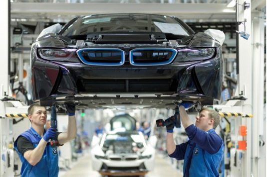 auto výroba plug-in hybridu BMW i8