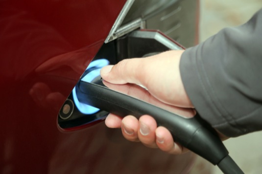 auto dobíjení elektromobilu Tesla Model S auto supercharger