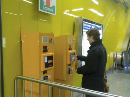 Bezkontaktní platební terminály jsou i v České republice čím dál tím častější