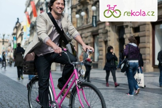 auto rekola.cz růžová kola v ulicích měst