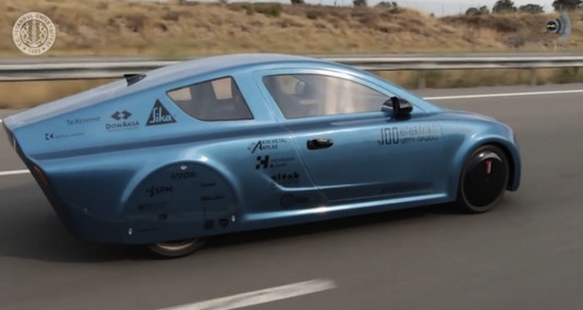 T-1 je třímístný vůz s dostatkem místa pro zavazadla. Vývoj auta trval přes dva roky, ale tým pracuje v oblasti elektromobility už od roku 2009.