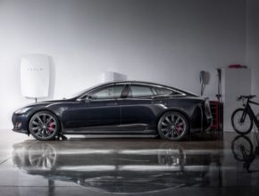 auto elektromobil Tesla Model S a baterie Tesla Powerwall