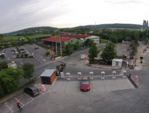 auto nabíjecí stanice pro elektromobily Tesla Supercharger