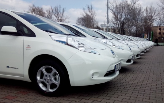 auto elektromobily Nissan Leaf Trend Park hledá řidiče Uber Praha