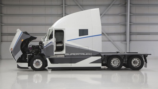 auto robotický kamion auto Daimler SuperTruck freightliner