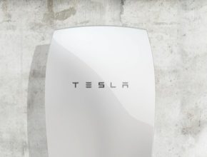 auto Tesla PowerWall baterie stacionární domácí