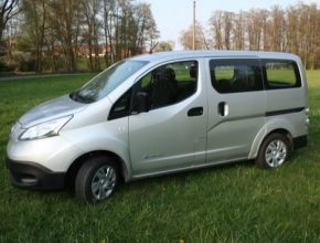 auto elektrická dodávka elektromobil Nissan e-NV200 auto
