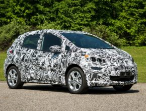 auto elektromobily Chevrolet Bolt kamufláž testování
