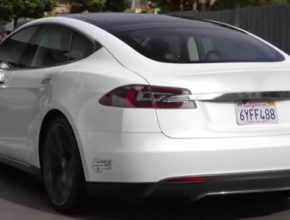 auto elektromobil Tesla Model S robotické řízení auto Bosch