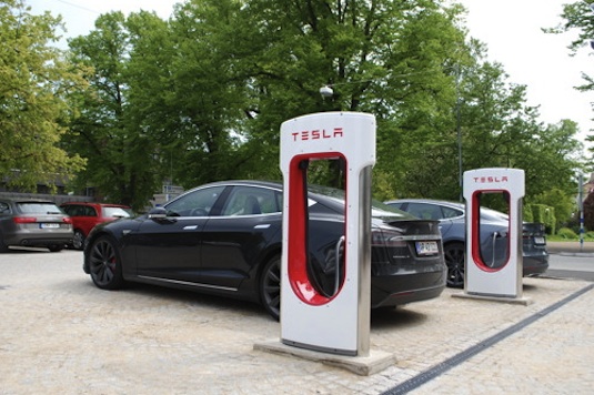 auto rychlo-nabíječky Tesla Supercharger pro elektromobily Tesla