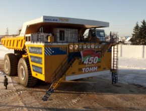 auto hybridní nákladní dumper mastodont z dolů