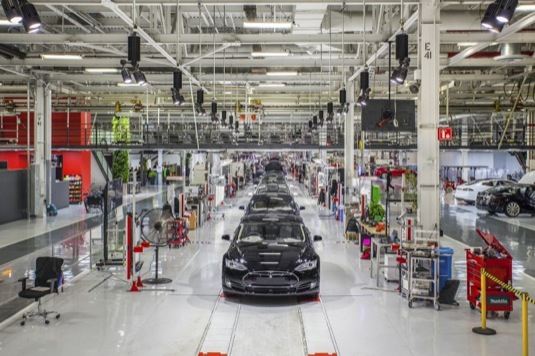 auto Tesla Motors Fremont továrna výroba elektromobilů