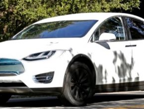 auto elektromobily Tesla Model X elektrické SUV testování Kalifornie