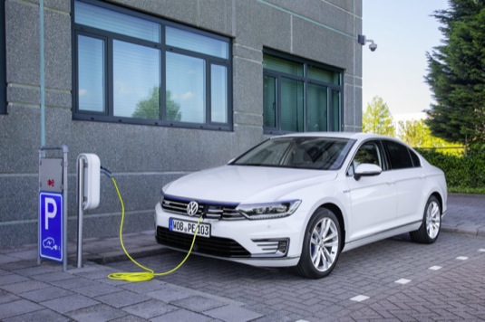 auto nový Volkswagen Passat GTE plug-in hybrid