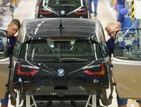 auto výroba elektromobilu BMW i3 v továrně v Lipsku