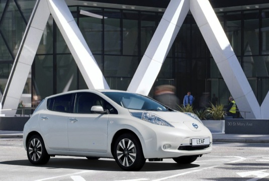 Lídr segmentu elektromobilů, společnost Nissan, spolupracuje se světoznámými architekty na podobě čerpací stanice budoucnosti.